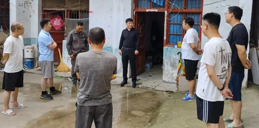 情系一線 夏送清涼 | 榮盛科技集團(tuán)深入項(xiàng)目一線開(kāi)展“送清涼”慰問(wèn)活動(dòng)